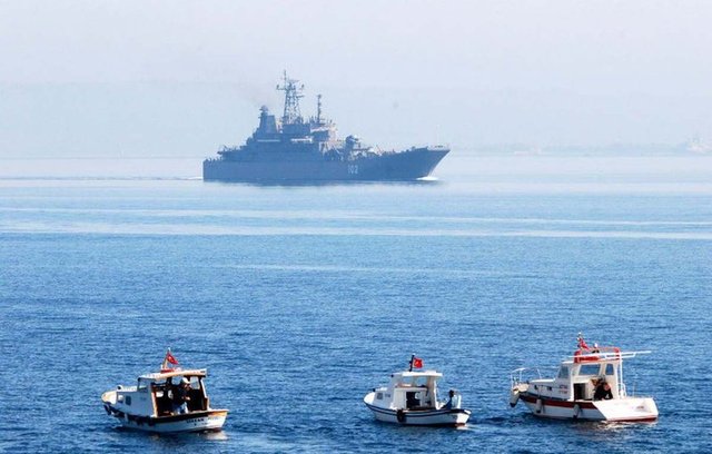 Suriye'de devam eden iç savaş nedeniyle Akdeniz'deki varlığını hissettirmek isteyen Rus Donanması savaş gemilerini Karadeniz'den Akdeniz'e yönlendiriyor.