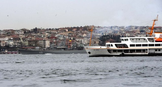 ABD savaş gemileri Ege Denizi'nden Çanakkale Boğazı'na giriş yapıyor.