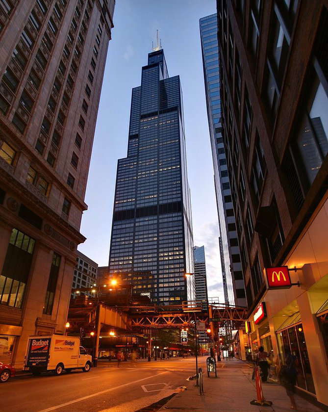 <b>10. Willis Tower</b> (Eski adıyla Sears Tower)\n<br>Chicago, USA, 442m