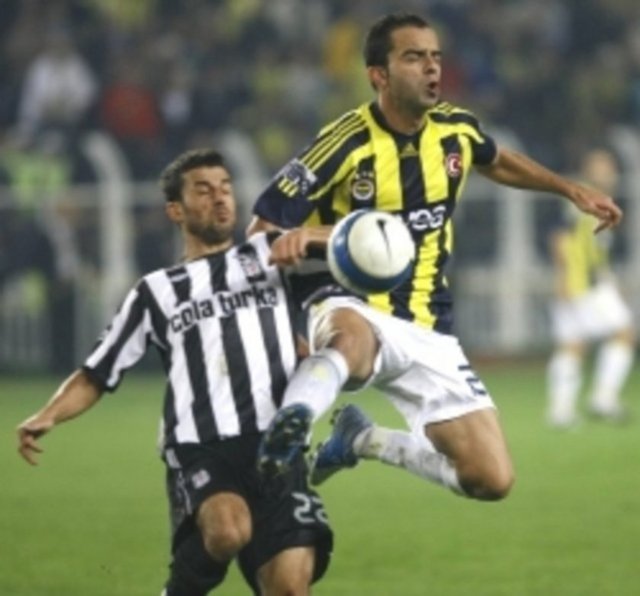 - Fenerbahçe Beşiktaş'ı 38, Beşiktaş da Fenerbahçe'yi 37 kez 1-0'lık sonuçlarla yenerken, 91 yıllık derbi tarihindeki toplam 75 maçta sporseverler birer gol gördü.