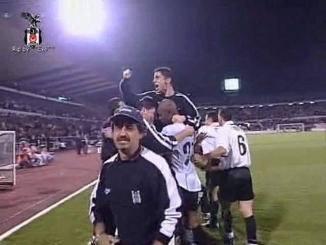 2000'de yapılan lig maçında Beşiktaş, Fenerbahçe'yi 3-0 yendi. Fenerbahçe, yeni uygulamaya giren 5+1 kuralına uymayıp, Mustafa Denizli 62. dakikada 6. yabancı oyuncuyu da sahaya sürünce, siyah-beyazlı takımın 3-0'lık galibiyeti hükmen tescil edildi.