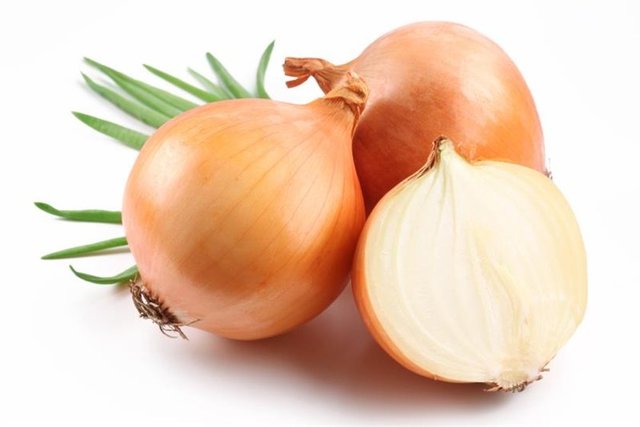 Soğan -  - Taze soğan, kuru soğan, arpacık soğanı, pırasa ve sarımsak sofranızdan eksik olmaması gerekenler arasında. Antioksidan zengini bu 5'li, aynı zamanda kanser hücrelerinin büyümesini engelleyen sülfür içeriğine de sahip.