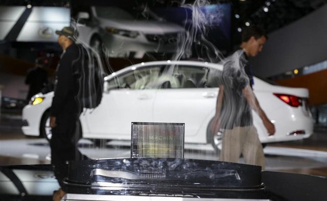 Egsozdan esinlenen Lexus firması, standına kurduğu buhar perdesine animasyon yansıttı. Basın mensuplarından yoğun ilgi gören fuar yarın da halka açılacak.