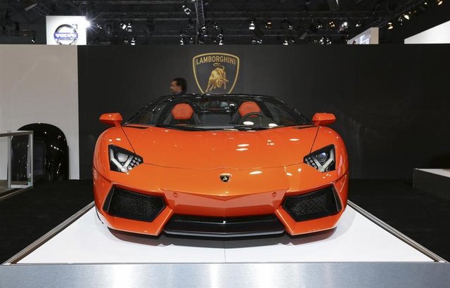 Lamborghini Aventado -  - Lamborghini'nin ünlü Aventador modeli de fuarda boy gösteren modeller arasındaydı.