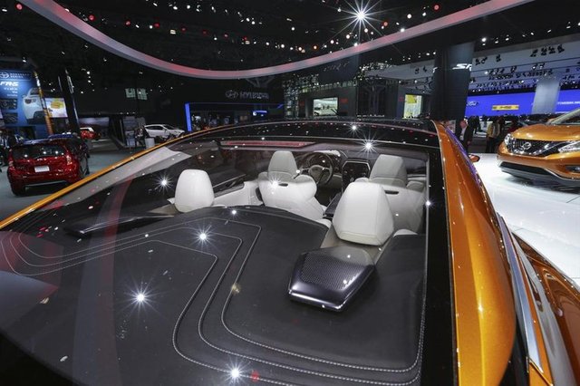 Nissan firması Kuzey Amerika'nın En İyi Konsepti sloganıyla beğeniye sunduğu Sport Sedan Konsept aracı özel boyası ve tasarımı ile görenleri kendine hayran bıraktı.