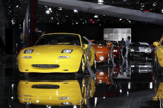 Mazda -  - Mazda firmasının pavyonu aynayı andıran zemin yapısıyla dikkat çekti.