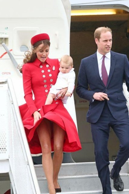 Gezi öncesinde Kraliçe Elizabeth'in bu konudaki uyarısına karşın Düşes benzer karelerden kurtulamamıştı.