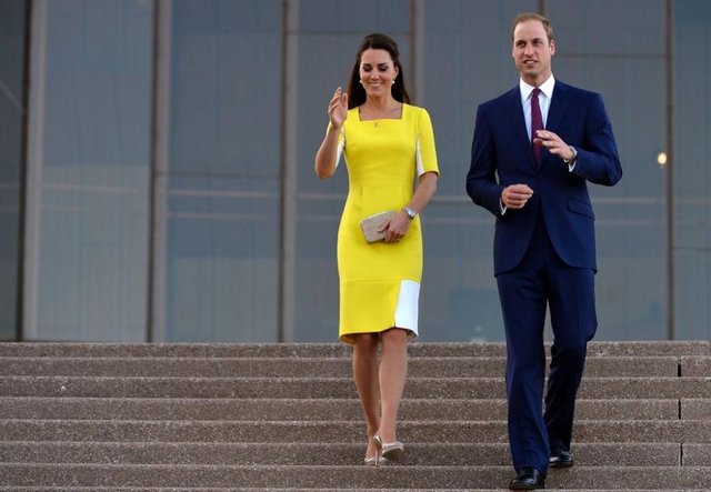 Cambridge Düşesi Kate Middleton'ın Avustralya gezisi kapsamında giydiği sarı elbise görenlerin ilginç bir benzetme yapmasına sebep olmuştu.