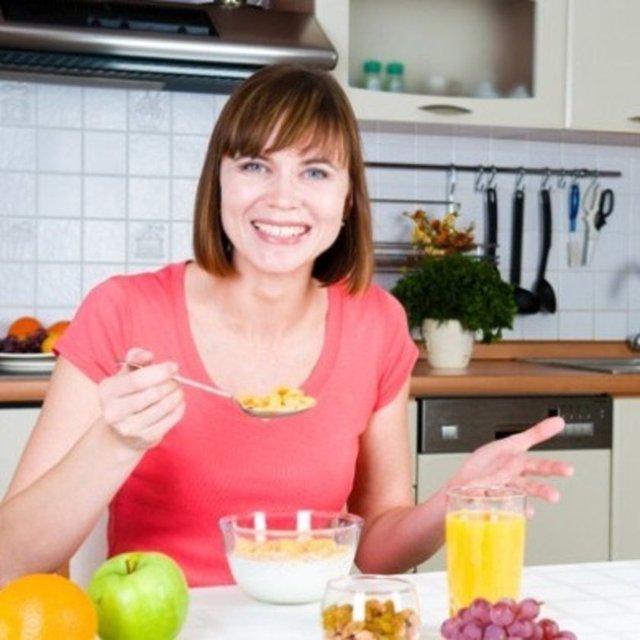 B vitaminleri, C vitamini kayıpları ve eksiklikleri vücudumuzu daha da strese sokmaktadır. Stresli zamanlarda  besin öğelerinden  zengin güçlü bir kahvaltıyla güne başlayarak savaşı erken başlatabilirsiniz