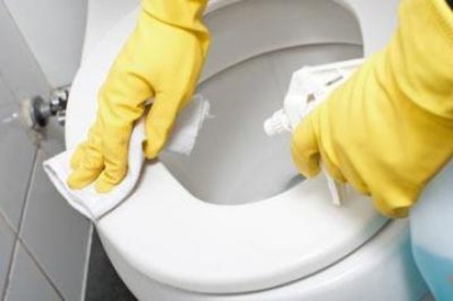 Göz ve cildi tahriş eder. Eldivensiz kullanılmamalı.