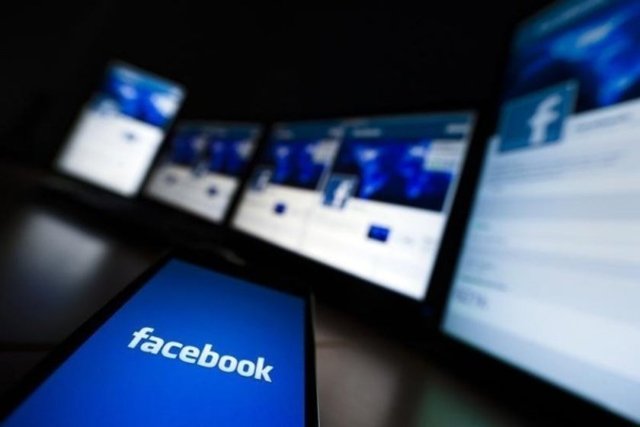 Facebook - 1,2 milyar aylık aktif kullanıcı ile dünyanın lider sosyal ağı.