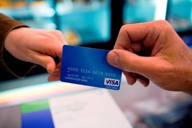 Visa -  - Dünyanın en büyük elektronik perakende satış ağı. Gelirlerinin yüzde 46'sı ABD dışından geliyor. -