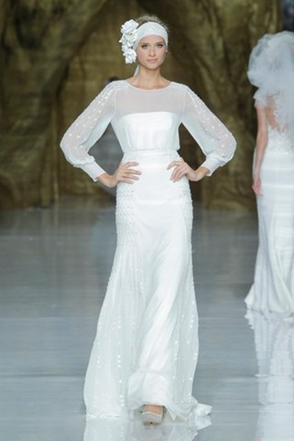 Vintage modeller de bu senin diğer bir trendi olacak. Bu tarz bir dönem gelinlikleri, aynı dönemi yansıtan saç ve yüz makyajı ile tamamlanacak.