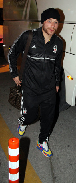 Silahla yaralanan oyuncu, hastaneye kaldırıldı ve ameliyat oldu. Hayati tehlikesi bulunmayan milli oyuncu 1-2 gün hastanede kontrol altında tutulacak.