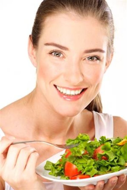 B vitaminleri, magnezyum ve demirden zengin, çiğ tüketilen koyu yeşil yapraklı sebzeler(ıspanak, brokoli, marul, roka, semizotu, nane, maydonoz, kekik vb) tam tahıllı buğday...