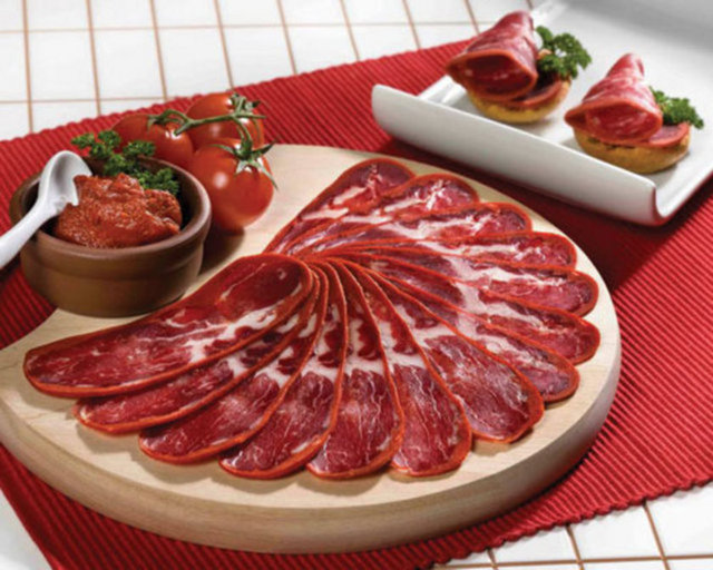 Gültekin, gıdalarda izin verilen oranların üzerinde kullanıldığı zaman zararlı, çok düşük miktarda kullanıldığında ise zararsız olduğunun veya hastalık yapma risklerinin çok azaldığının, bilimsel olarak ortaya konulduğunu dile getirdi.