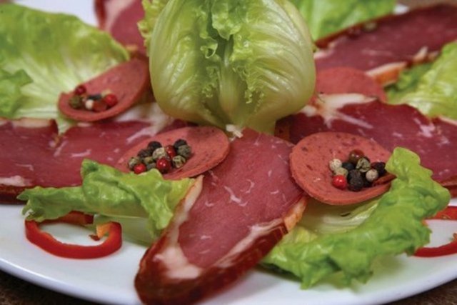 Bazı ürünlerde kullanılan sentetik gıda boyaları çocuklarda hiperaktiviteyi artırıcı etki gösterebiliyor. Onların damak zevkini doğal gıdalara alıştırmamız lazım. -