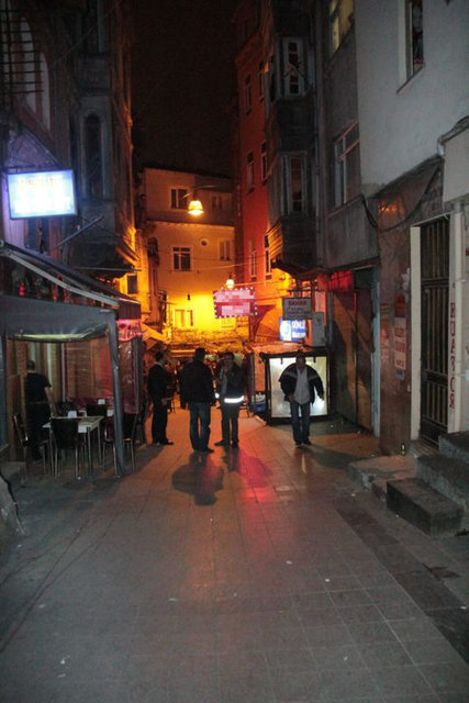 Yapılan incelemenin ardından Öztürk'ün cesedi otopsi yapılmak üzere, İstanbul Adli Tıp Kurumu morguna kaldırıldı.