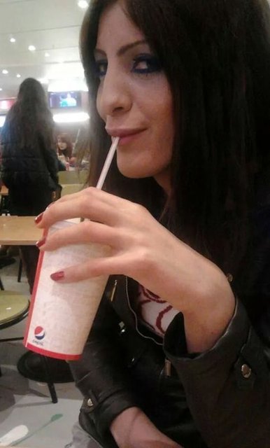 Saldırı sonucu Çağla Joker takma adlı travesti hayatını kaybederken, arkadaşı da ağır yaralandı.