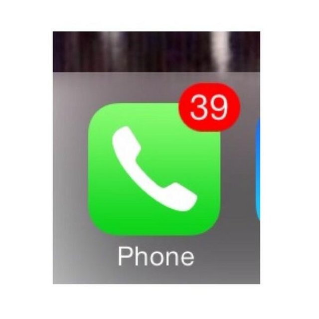 Siz zaten eski sevgililerinizi aramazsınız ama eski sevgili bu, merak edip arar, kontrol etmek için arar. Kusursuz erkek bu telefonları açmaz, mesajlara cevap vermez, iletişime geçmez. Aferin.