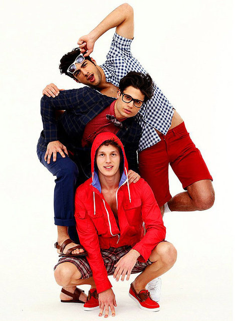 15. Kendine yakışanı giyer ama sadece kız arkadaşı yanındayken. -