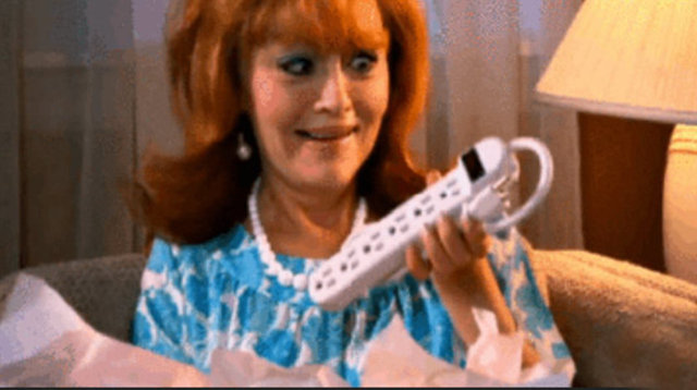 Hediye dediğin içinden geldiği zaman verilmeli, sadece özel günleri beklersek senede 3'ü 5'i geçmez. E bunun hesabı yapılmasın istiyorsanız - rakamı arttırın, kadınınız gülsün, dünya gülsün.