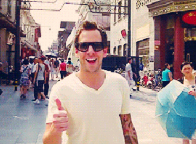 3. Buluşma ve yemek planlarını o yapar. -  -  -