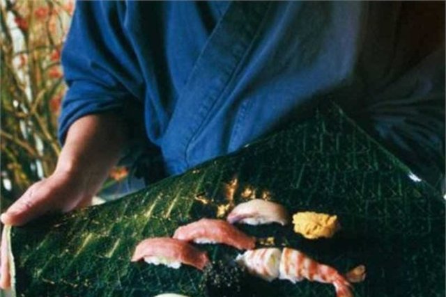 Masa - New York'un en bilinen restoranlarından Masa'da bir kişinin akşam yemeği maliyeti 450 dolara yakın.