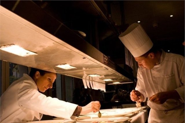 Maison Pic - Fransa, Valence'de yer alan restoranda bir akşam yemeğinin kişi başı maliyeti 442 dolara yakın.