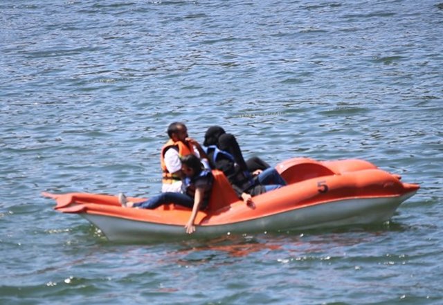 Doğu Karadeniz'in önemli turizm alanlarından biri olan Trabzon'un Çaykara ilçesine bağlı Uzungöl'ün güzelliği havadan yapılan çekimlerde bir kez daha ortaya çıktı.