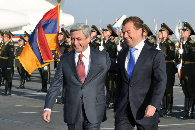 Rusya'da 2 milyon Ermeni bulunuyor. ABD'de Ermeni kökenlilerin sayısı yaklaşık 1.5-2 milyon.