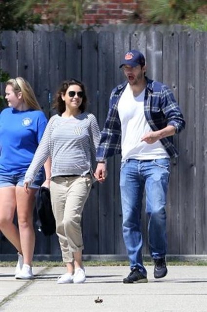 Ancak E!online'a konuşan bir kaynak Kunis'in hamile olduğunu söyledi.