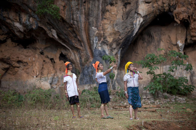 - Bir Padaung kadını hayatı boyunca ortalama 23 halka takar. Bu da yaklaşık 12 kilogram ağırlık demektir.