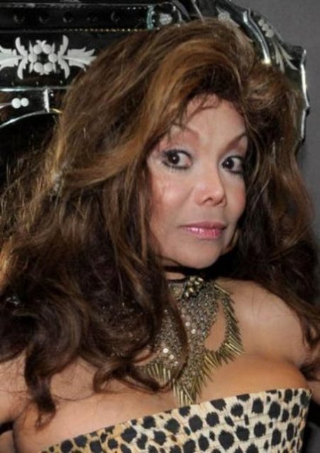 La Toya Jackson botoks yüzünden sürekli 'hayret' içinde biri gibi geziyor.