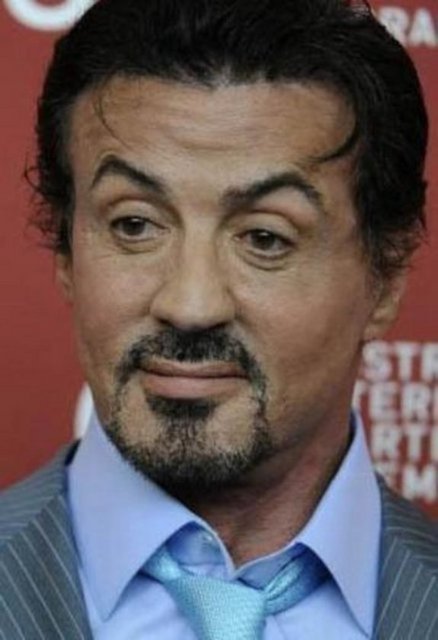 BOTOKS FAZLA GELİRSE Sylvester Stallone botoks konusunda annesiyle yarışıyor. Rambo ve Rocky serisiyle hafızalara kazınan Stallone artık 'Rambotox' olarak anılmaya başlandı.