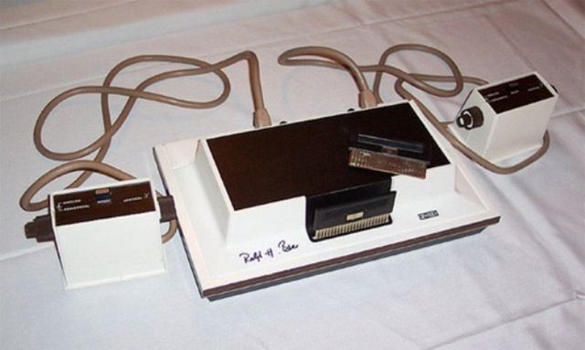 Magnavox Odyssey 1972.. -  - Bugün Sony, Microsoft ve Nintendo'nun başını çektiği rekabet, 30 yılı aşkın bir süredir gelişen bir teknolojinin ürünü.