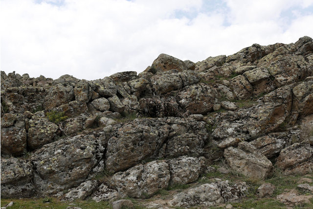 Kursiyerler en az tüfek kadar önemli olan mesafe ölçüm cihazı lazermetre, havadaki nemi, basıncı, sıcaklığı ölçen hava ölçüm cihazı, dürbün ve balistik bilgisayarı da kullanmayı öğreniyor.
