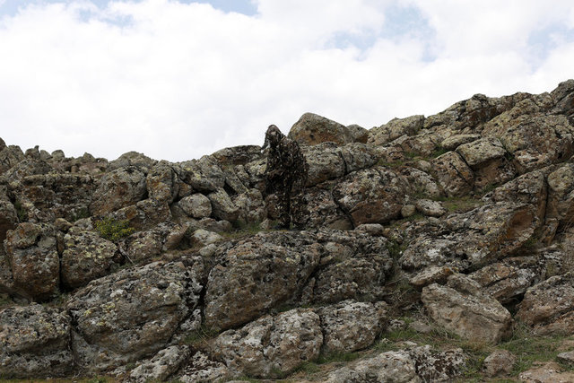 - Spora da önem verilen kursun sonunda keskin nişancı adayları gece ve gündüz, farklı mesafe ve büyüklükteki hedeflere kısa zamanda "tek atış tek ölüm" parolasıyla görevi sırasında karşılaşabileceği tüm atışları gerçekleştiriyor.