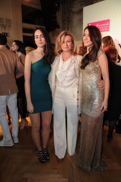 MİNA, DİLEK, LARA TÜRKER