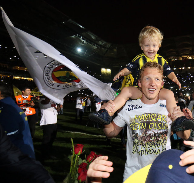 Alper, soyunma odasında kendisini berberin beklediğini de belirterek "Şimdi gidip saçımı kestirmeye devam edeceğim" diye konuştu.