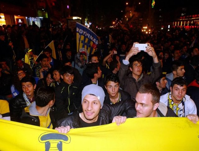 - 4. yıldıza 37 mac kaldi! ŞAMPİYON FENER!