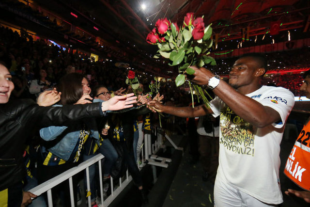 - Şampiyon Fenerbahçe... Çok değerli şampiyonluk... Emeği geçen herkese helal olsun