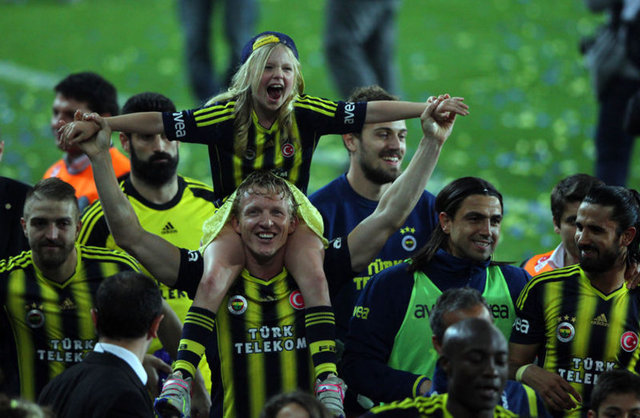 - Şampiyon oldugunun farkında olmayan fenerliler görüyorum.