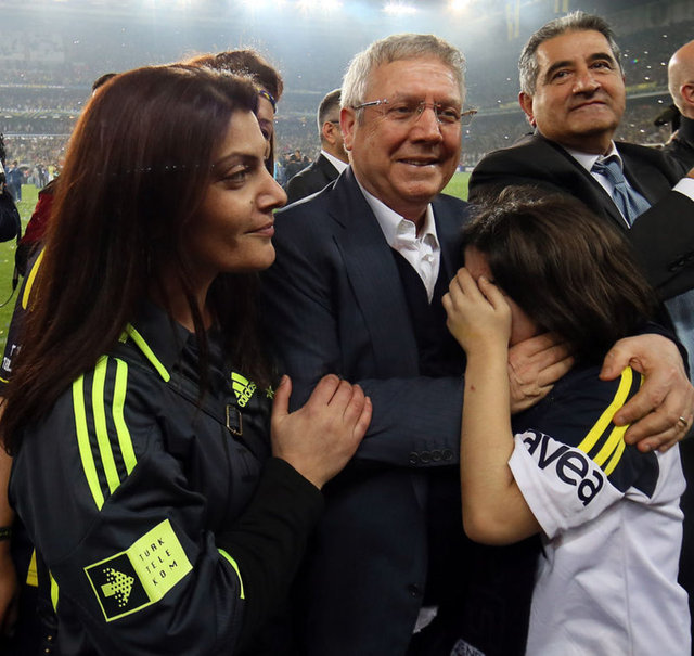 - Fenerbahçe şampiyon olunca ototmatikmen Beşiktaş'ta şampiyon olmuş oluyor değil mi?