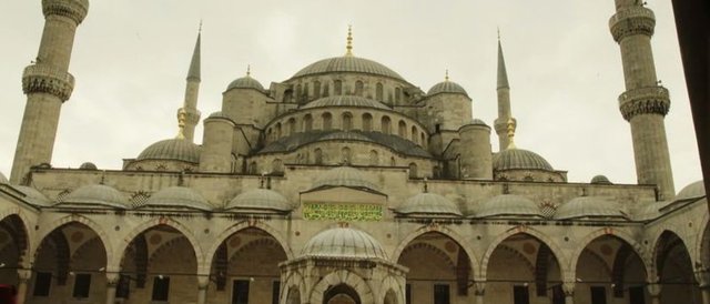 Kamera arkası görüntülerin yanısıra filmden karelerin de yer aldığı tanıtımda, Crowe'un Sultanahmet Camii'ne girdiği sahnede güvenlik kameraları ve hoparlörlerin gözükmesi, "Yoksa kameraları silmeyi unuttular mı?" dedirtti.