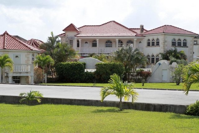 Rihanna'nın annesi için aldığı Barbados'ta bulunan malikane