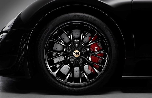 Edition içinde yer alan tüm modellerde olduğu gibi bu yeni Legends modeli de 2.15 milyon Euro net satış fiyatına sahip ve üretim miktarı da yalnızca üç ile sınırlı tutuldu.