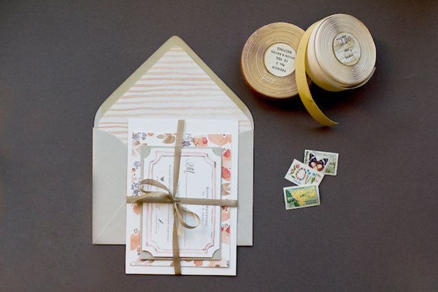 Çiçek motifli düğün davetiyeleri bu senenin trendleri arasında.