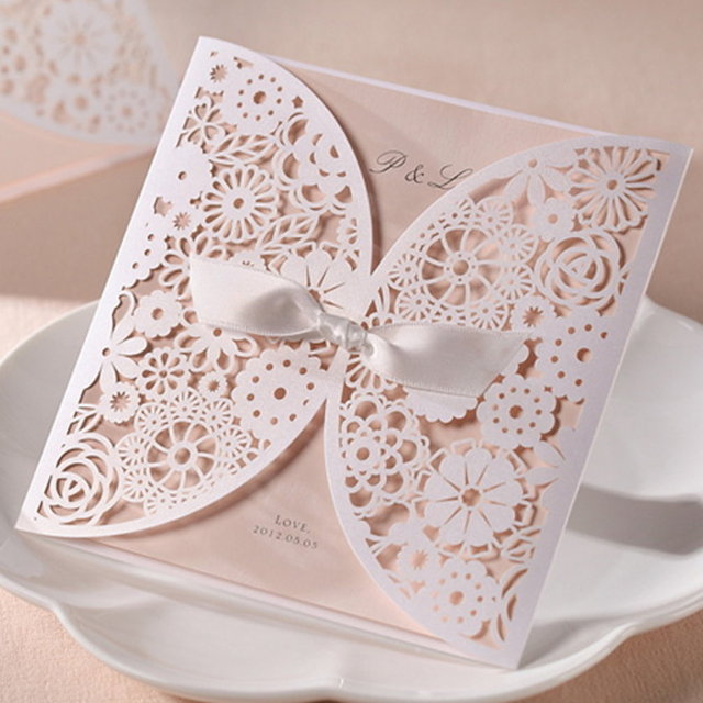 Saten kurdelalar yine davetiyelerin vazgeçilmez parçaları olacak.