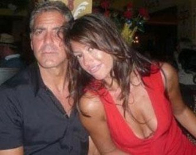 Hırvatistan'ın ilk süpermodeli olarak tanına Monika Jakisic ile Clooney, 2004 ile 2007 arasında bir dargın bir barışık ilişki yaşamıştı.